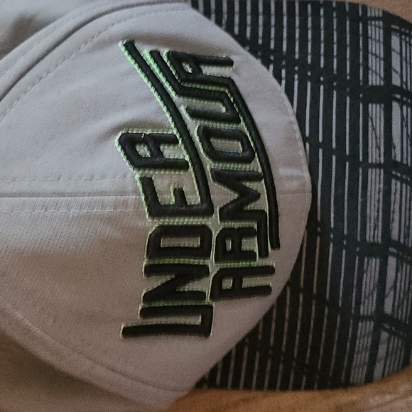 UNDER Armour Baseball Cap Youth Small Black, Gray, and Lime Green with UA logo - Picture 2 of 5